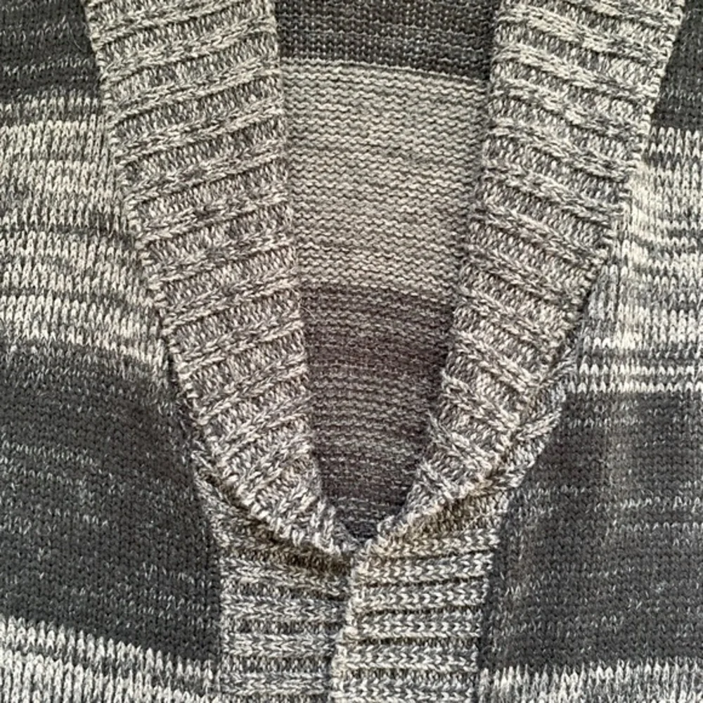• Short sleeve cardigan • - Picture 2 of 3